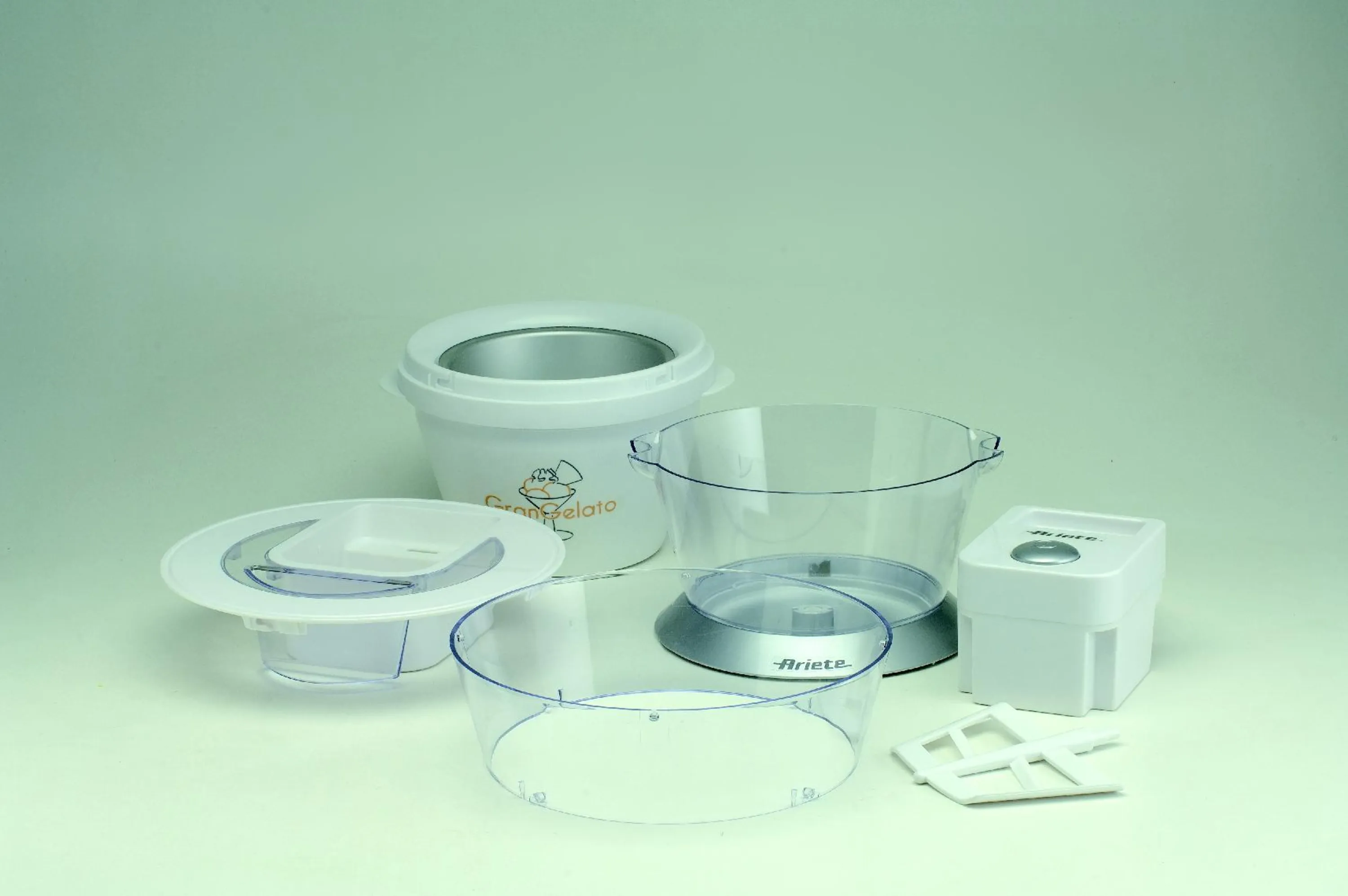 بستنی ساز با سیستم خنک کننده اریته مدل 638 بستنی ساز با سیستم خنک کننده اریته مدل 638